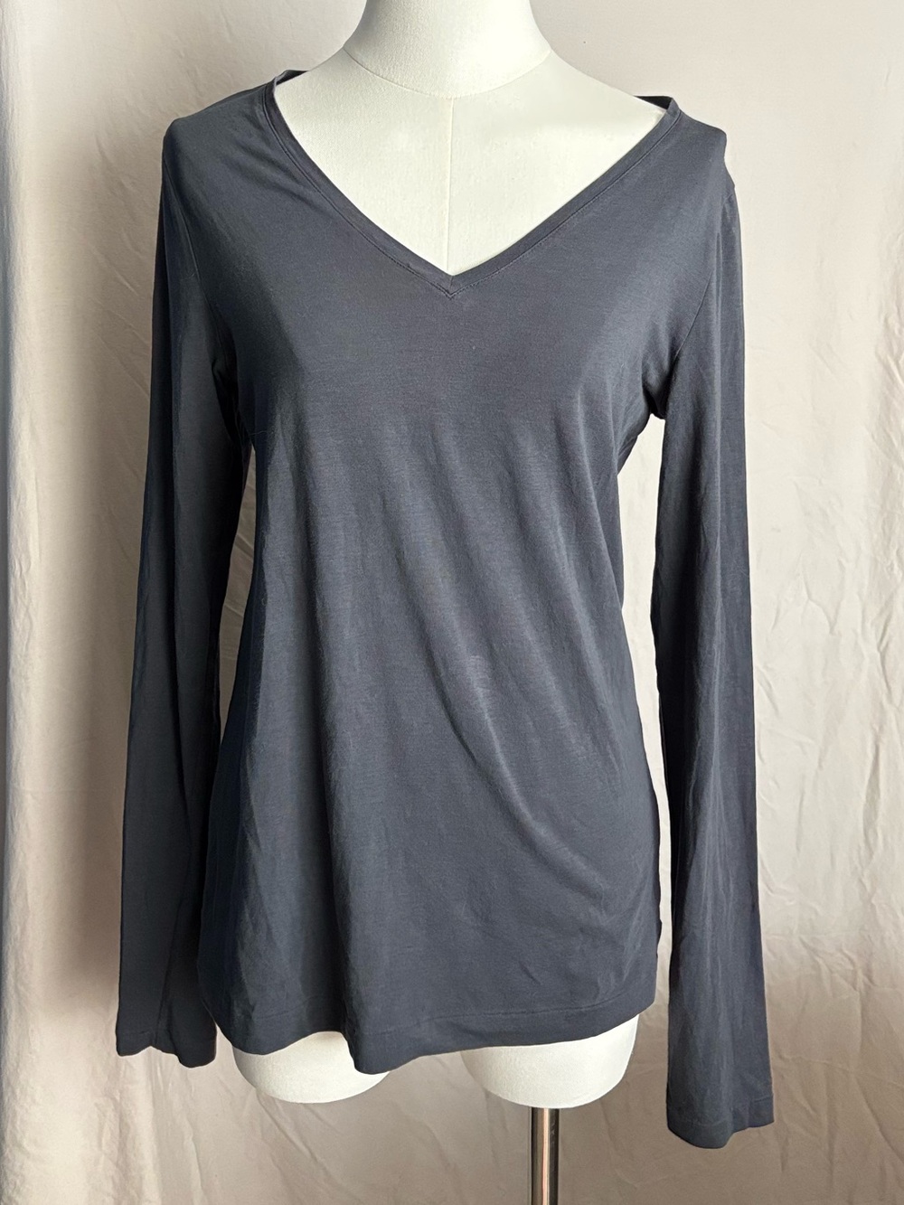 🚨$5🚨* GAPBODY Long-Sleeve V-Neck Tee  Muted Slate Blue-gray, charcoal Cotton
